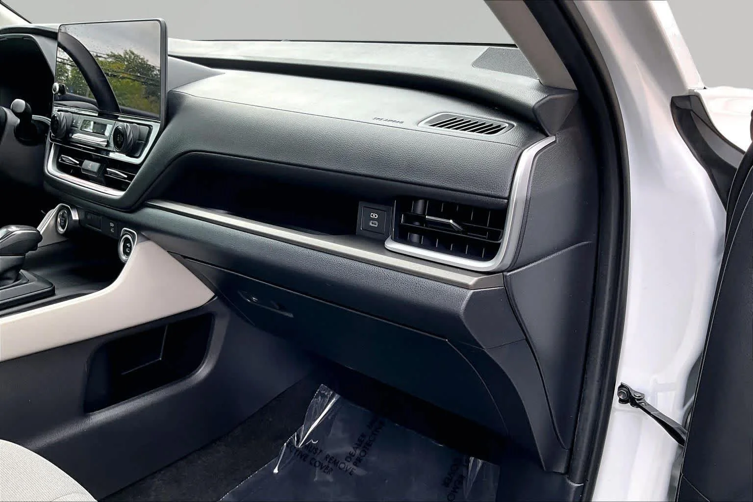 Used 2025 Wind Chill Pearl Toyota LE image 19
