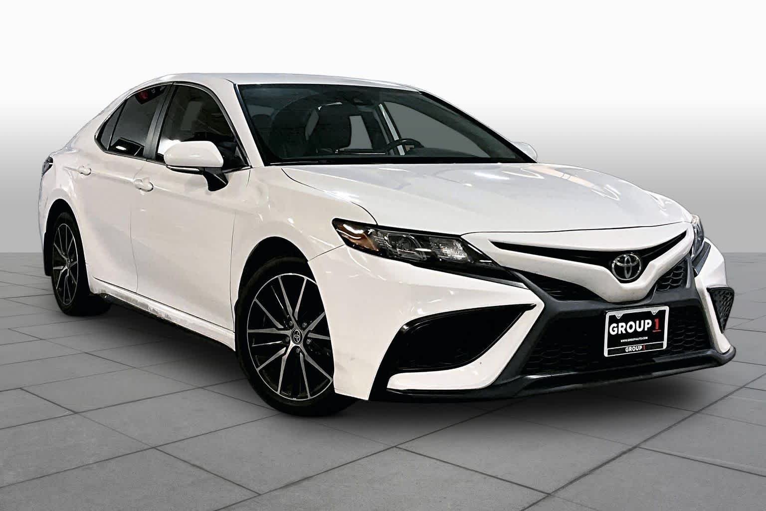 Used 2023 Ice Cap Toyota SE image 3