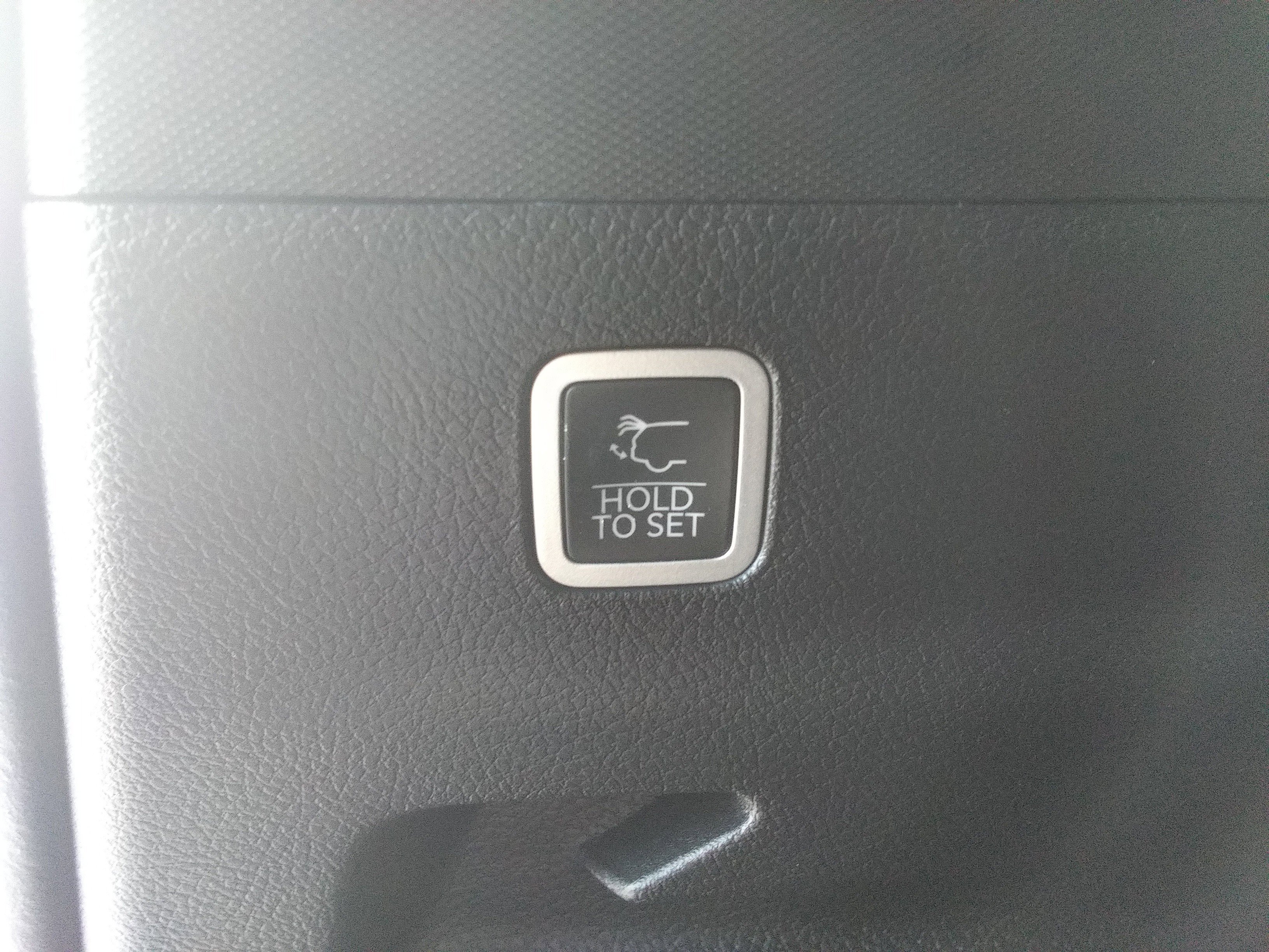 New 2026 Bright White Clear-Coat Exterior Paint Jeep Limited Altitude image 9