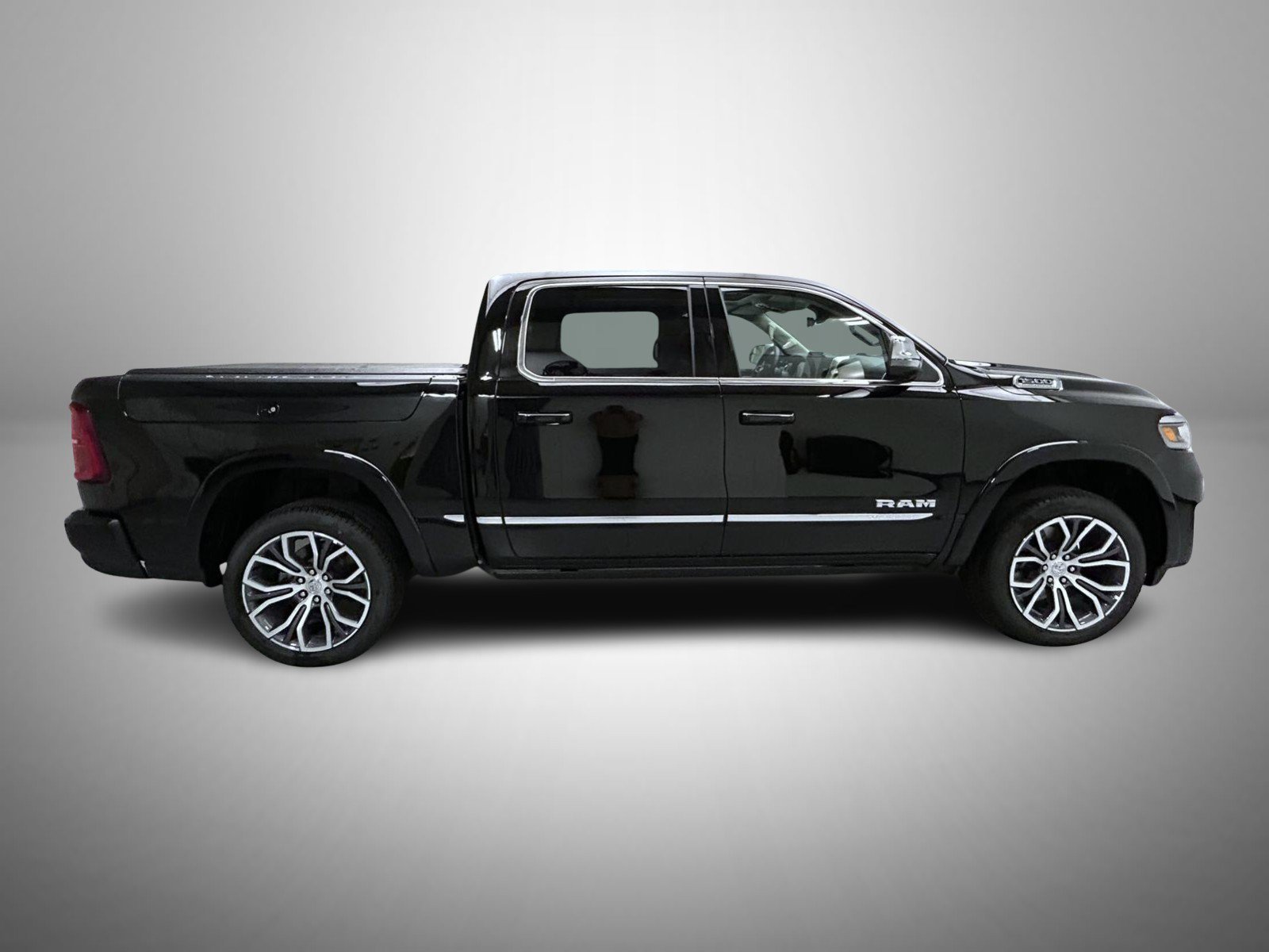 New 2027 Diamond Black Crystal Pearl-Coat Exterior Paint RAM Tungsten image 4