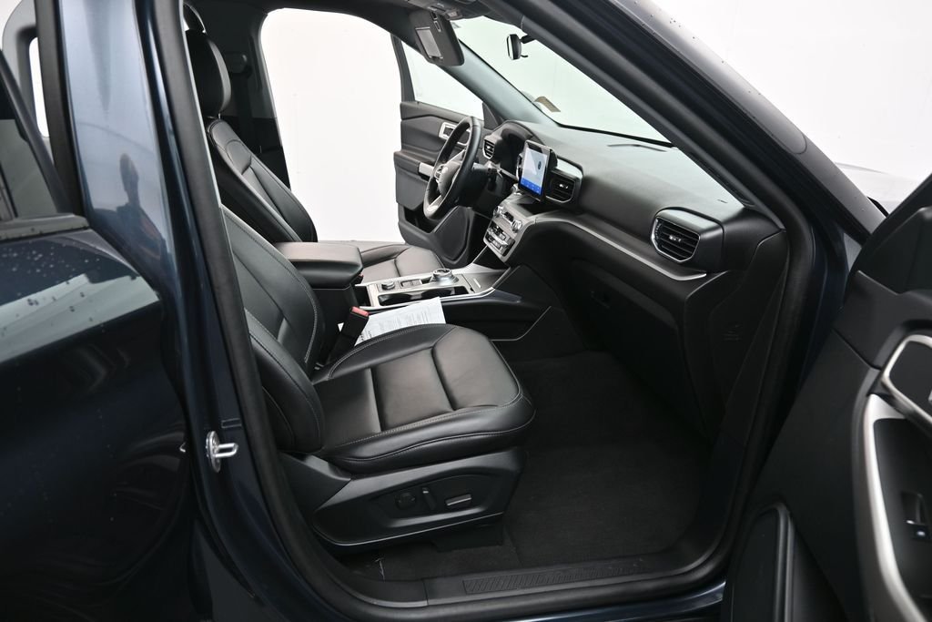 Used 2023 Blue Metallic Ford XLT image 18