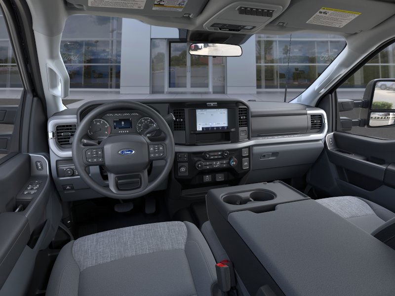2025 Ford F-350 Super Duty Chassis Cab XLT - Photo 9