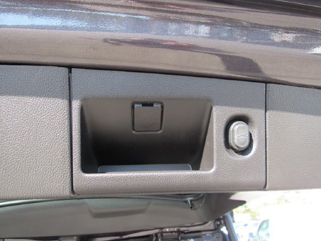 Used 2018 Gray GMC SLE image 28