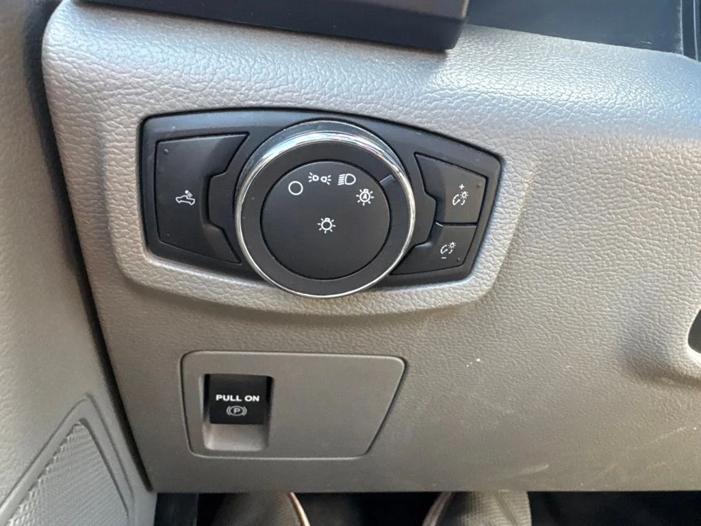 Used 2019 Silver Ford XL image 24