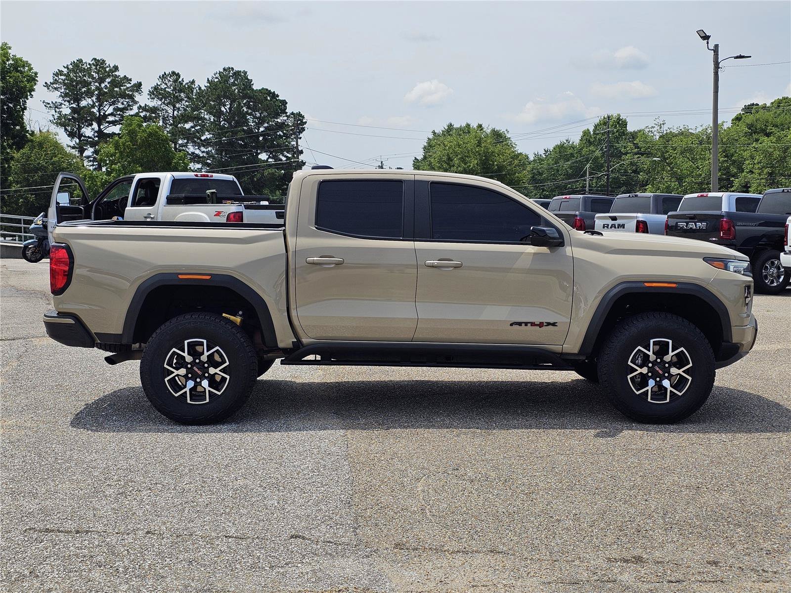 2023 GMC Canyon AT4X - Photo 8