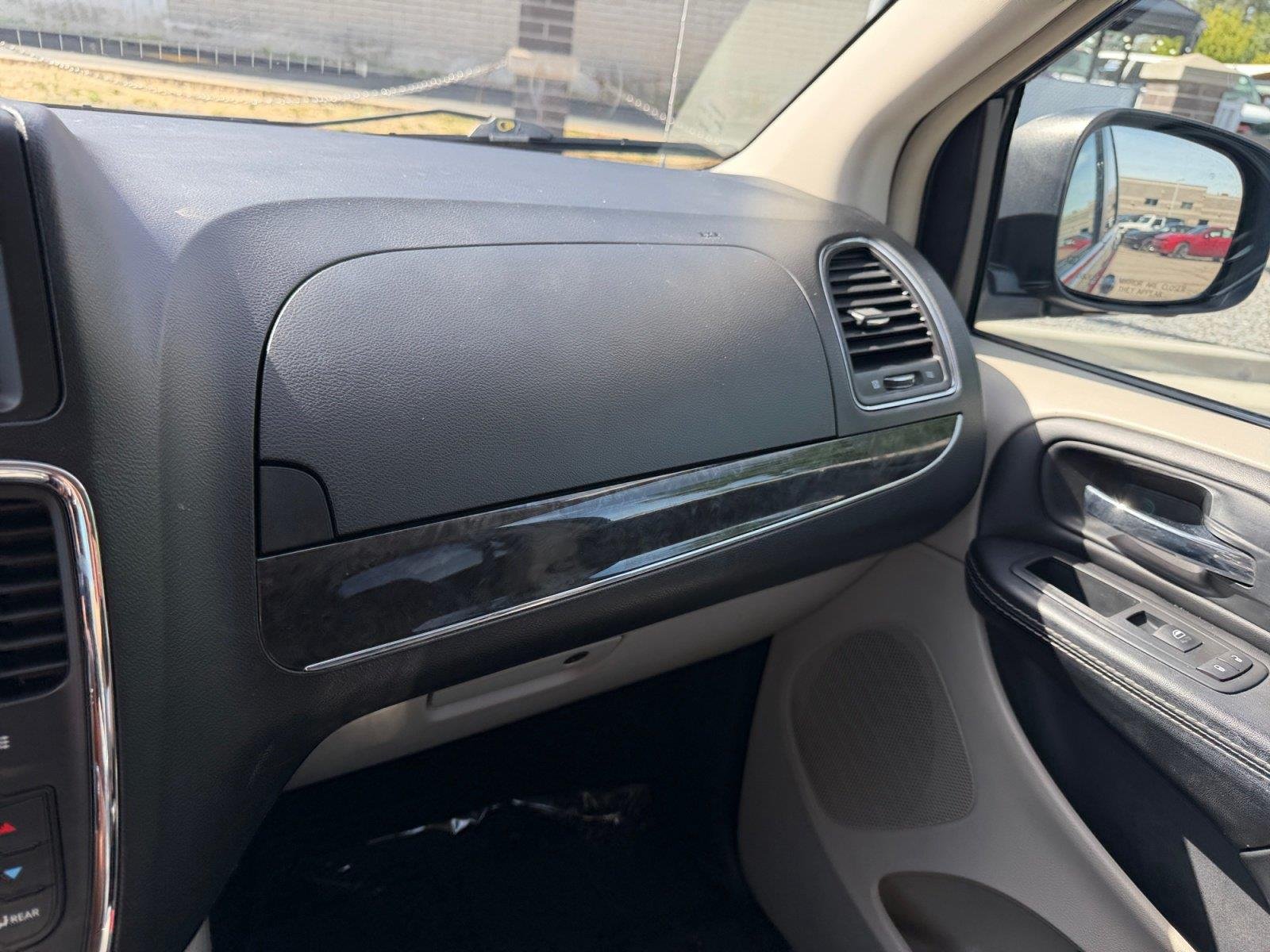 2015 Chrysler Town & Country Touring - Photo 24