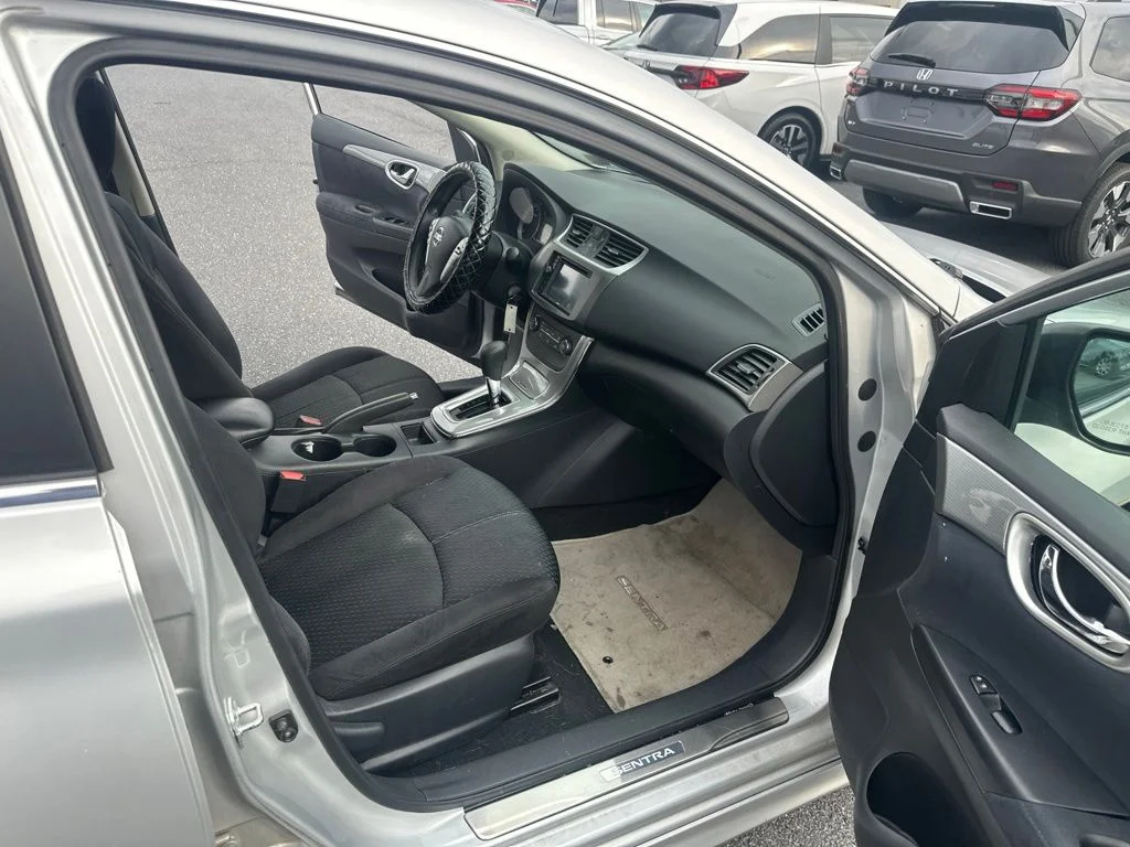 Used 2013 Brilliant Silver Nissan SR image 13