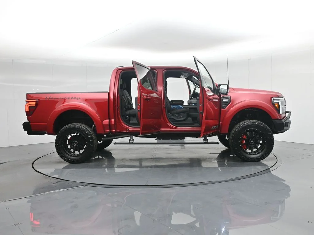 New 2025 Rapid Red Metallic Tinted Clearcoat Ford Lariat image 4