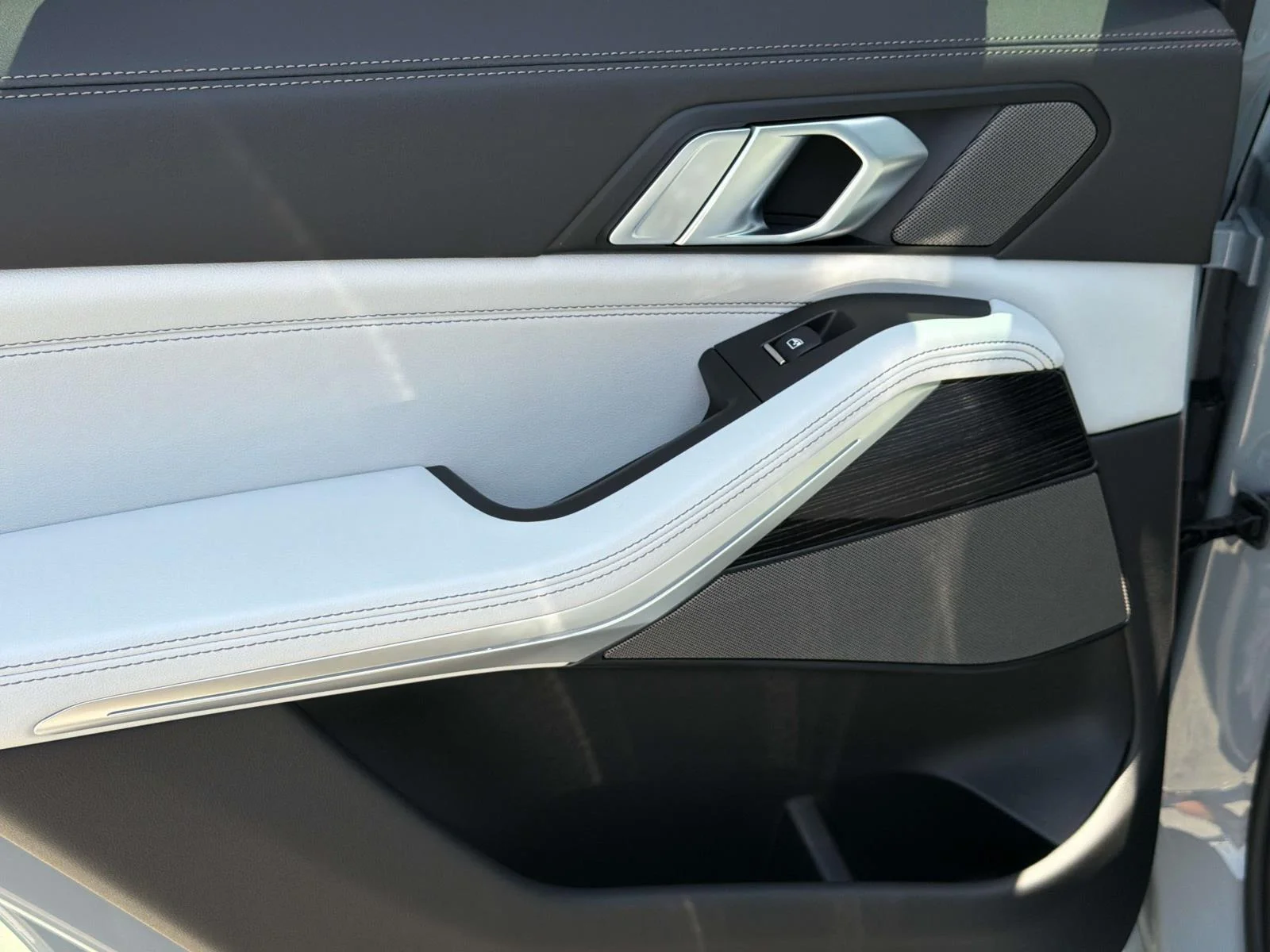 New 2026 Brooklyn Grey Metallic BMW xDrive50e Plug-In Hybrid image 8