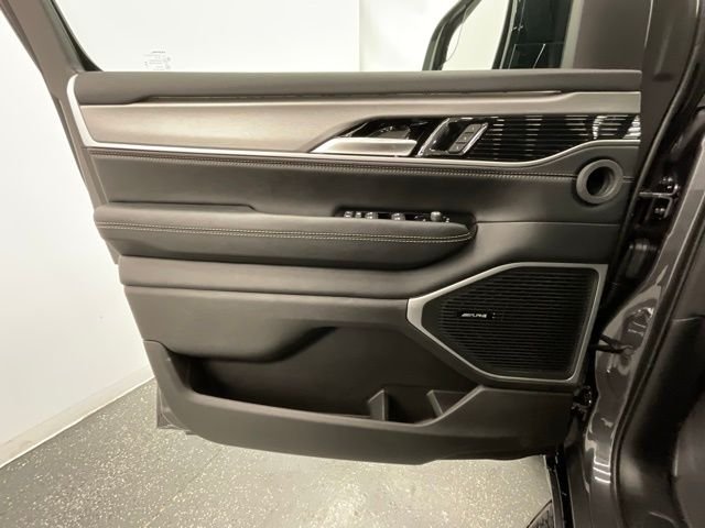 New 2026 Baltic-Gray Metallic Clear-Coat Exterior Paint Jeep Upland image 9