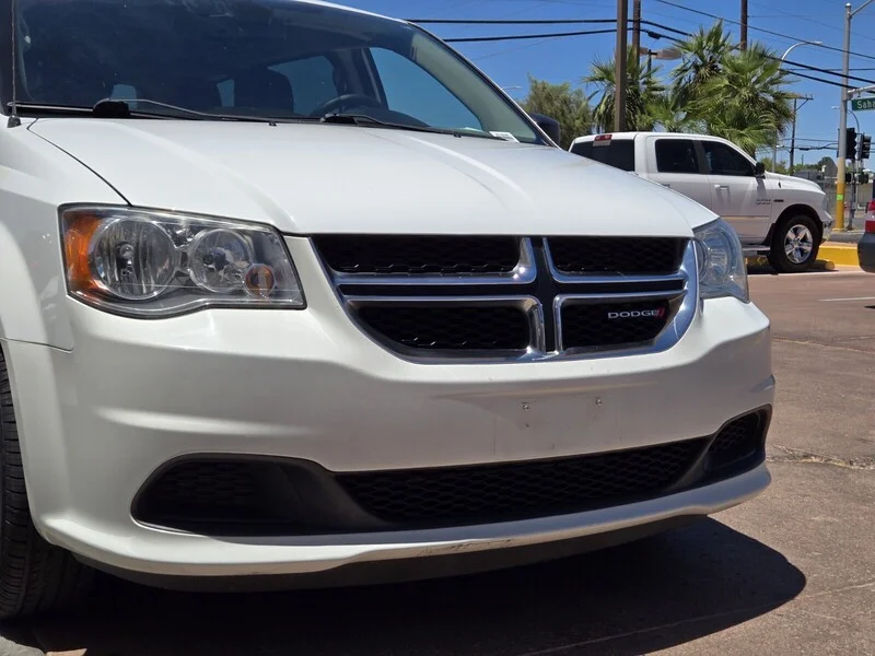 Used 2019 White Knuckle Clearcoat Dodge SE image 5