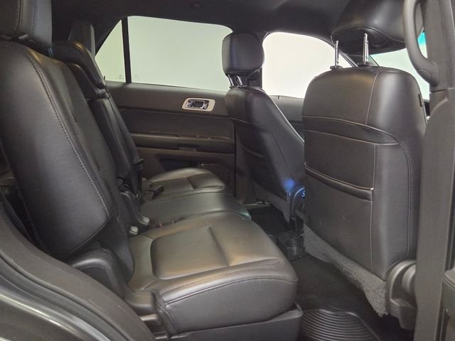 Used 2015  Ford Limited image 16