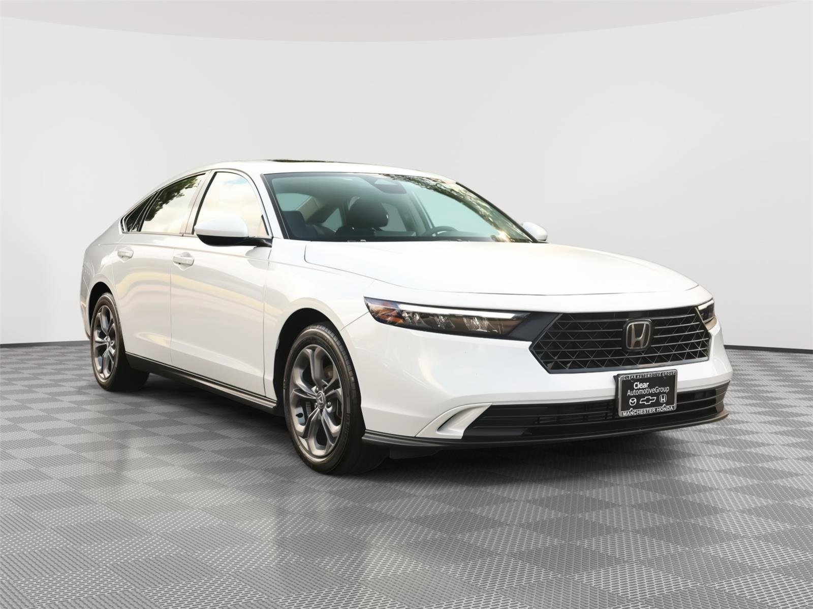 Used 2024 Platinum White Pearl Honda EX image 1