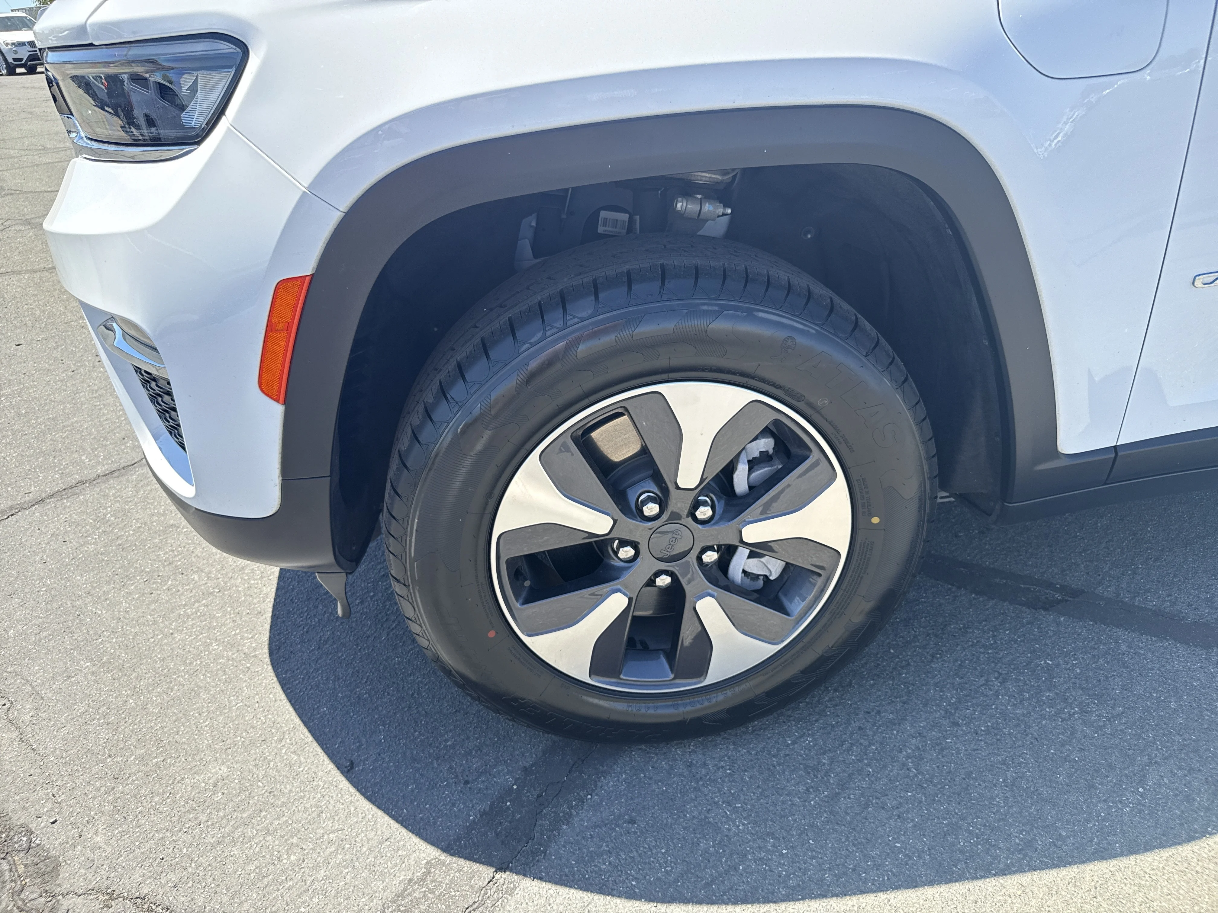 Used 2024 Bright White Clearcoat Jeep  image 9