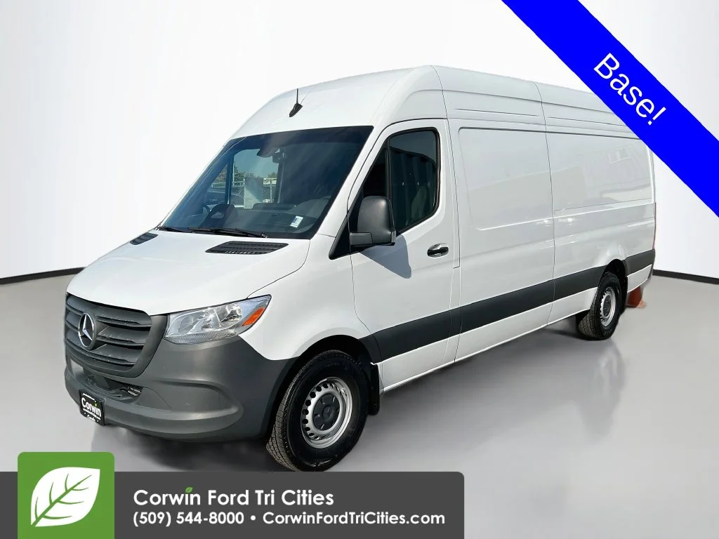 Used 2025 Arctic White Mercedes-Benz Cargo 170 WB image 4