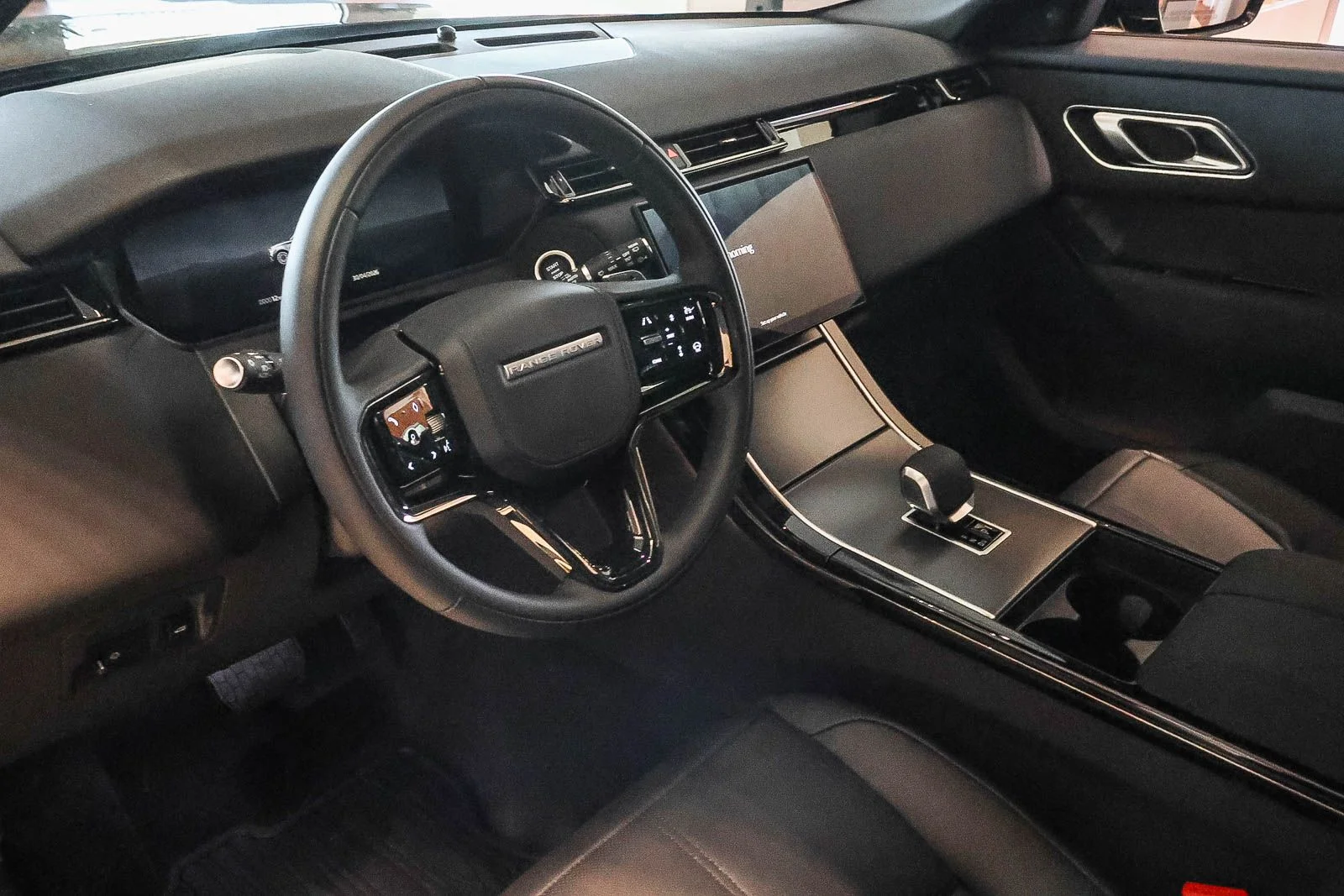 New 2026 Santorini Black Land Rover S image 23