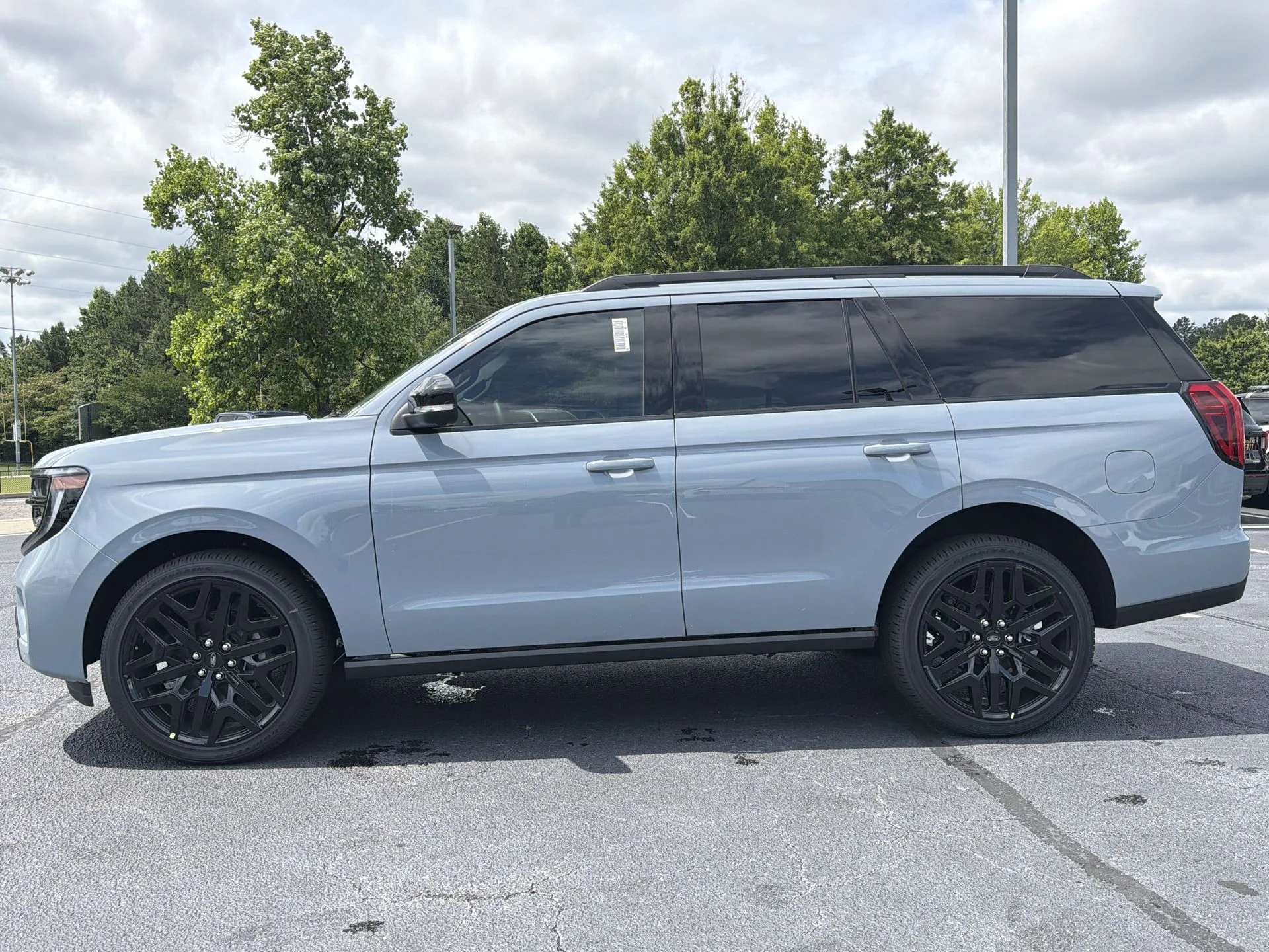 New 2026 Glacier Gray Metallic Tri-Coat Ford Platinum® image 24