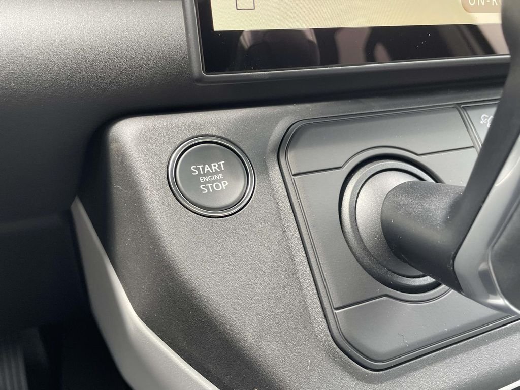 New 2026 Woolstone Green Land Rover X-Dynamic SE image 28