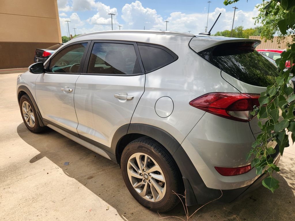 Used 2017 Molten Silver Hyundai SE image 7