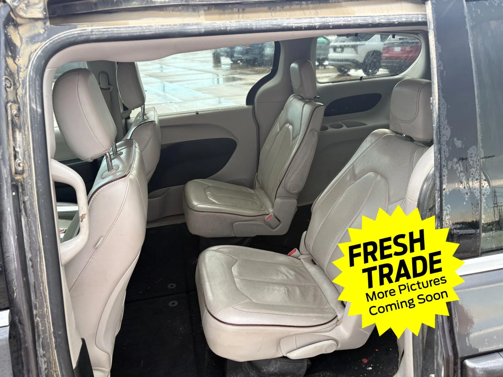 Used 2018 Granite Crystal Metallic Clearcoat Chrysler Limited image 10