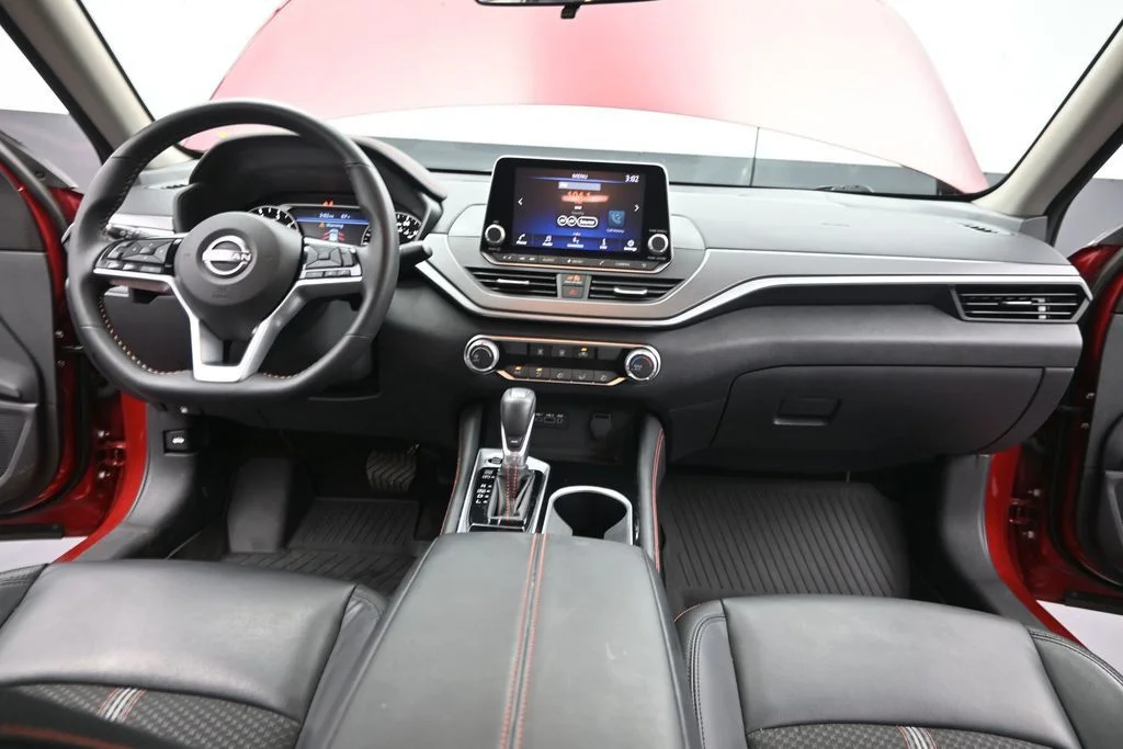 Used 2025 Red Nissan 2.5 SR image 32