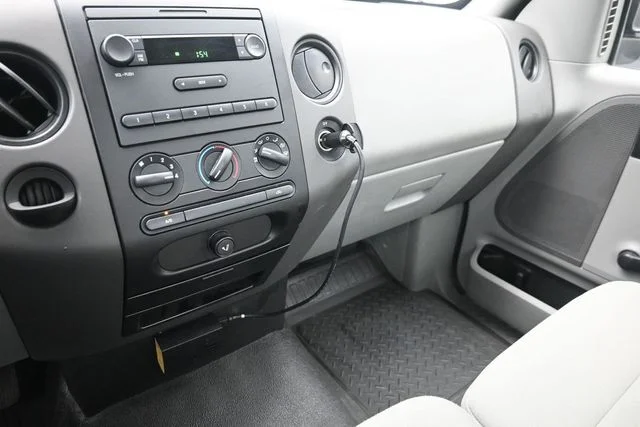 Used 2007 White Ford  image 24