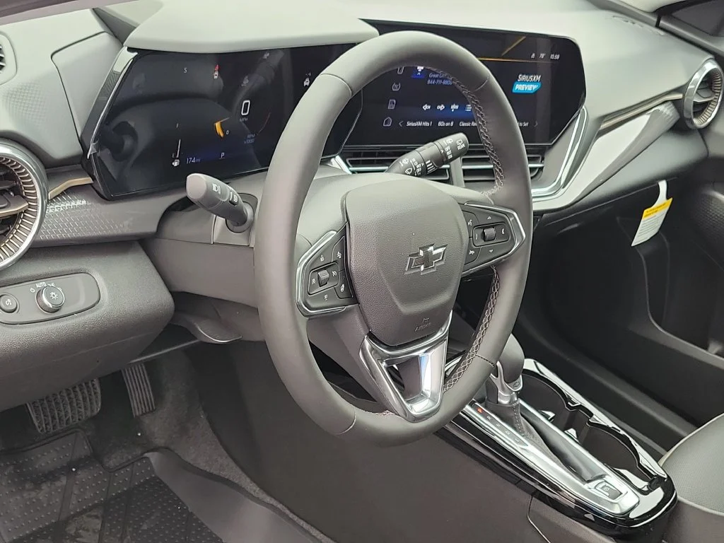 New 2026 Summit White Chevrolet ACTIV image 8