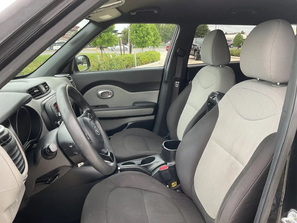 Used 2016 Black Kia Base image 12