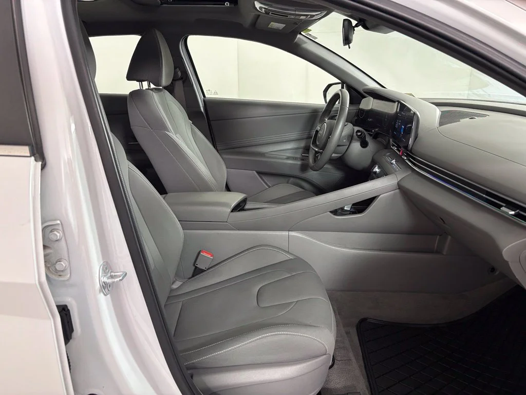 Used 2024 White Hyundai SEL image 41