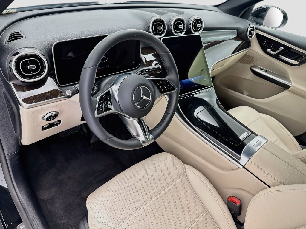 Used 2026 Black Mercedes-Benz GLC 300 image 9