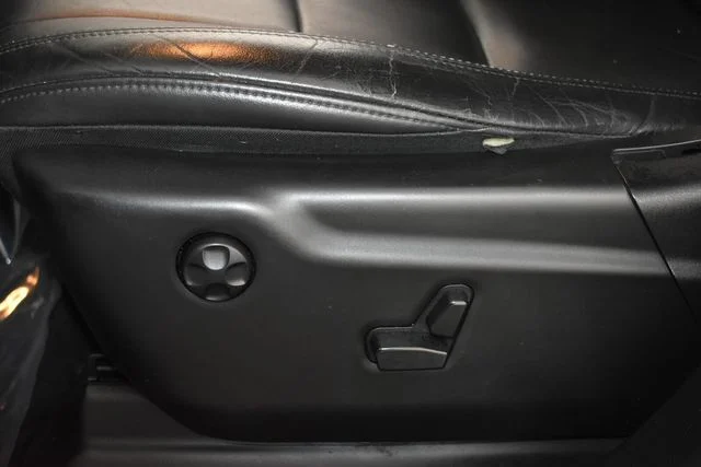 Used 2016 Silver Jeep Limited image 28