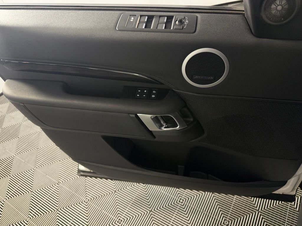 Used 2024 Fuji White Land Rover S image 25