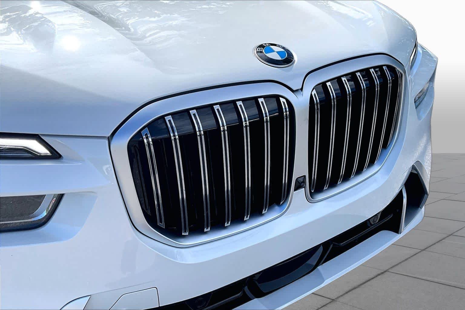 Used 2026 Mineral White Metallic BMW xDrive40i image 30