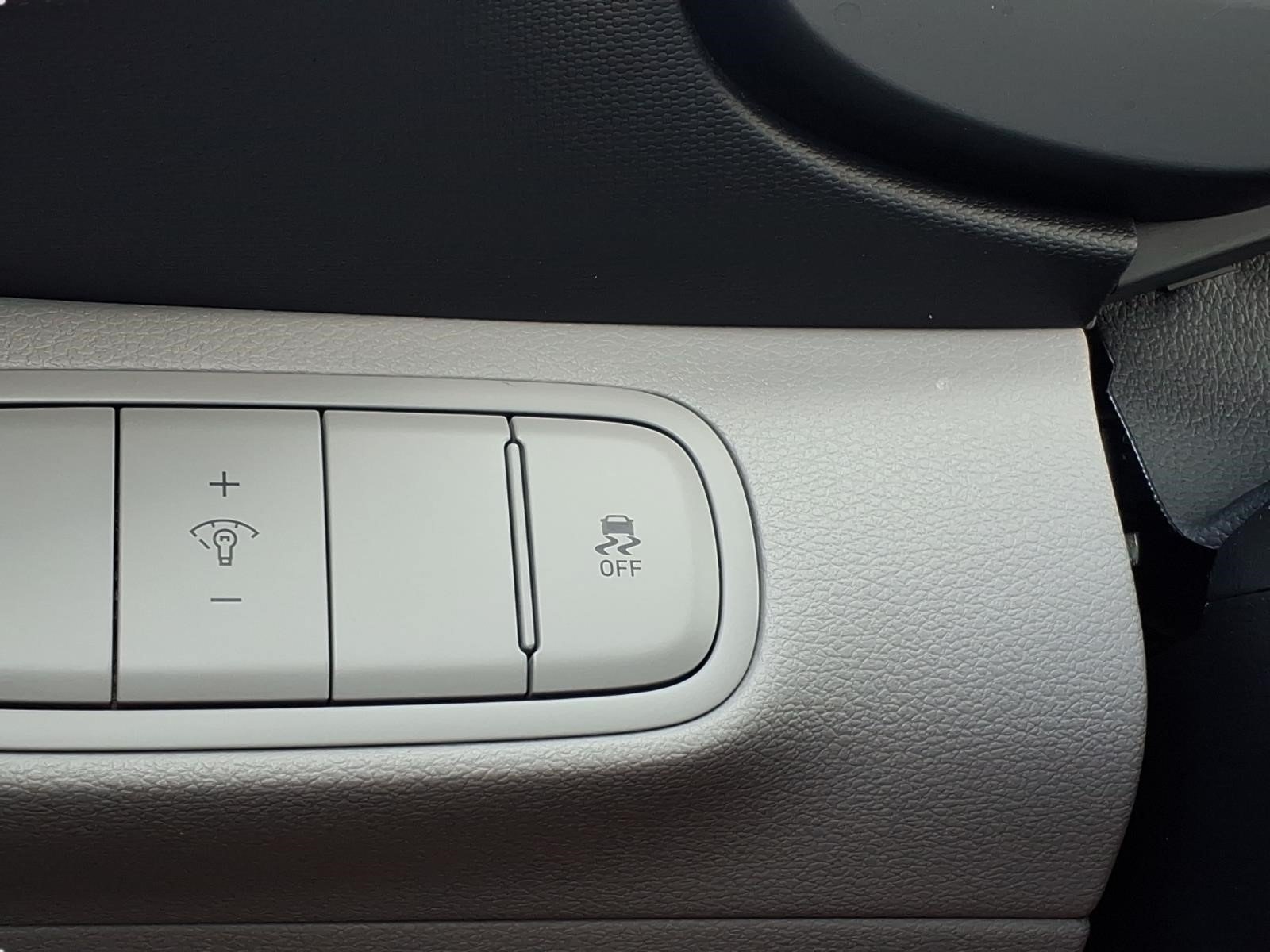 2025 Hyundai Venue SEL - Photo 21