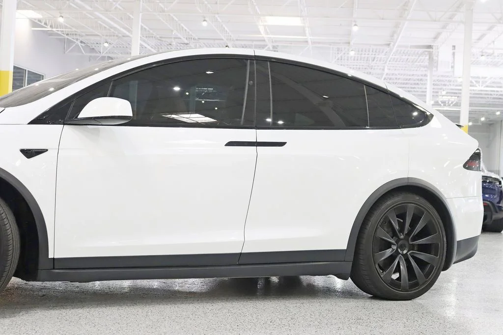 Used 2022  Tesla Plaid image 3