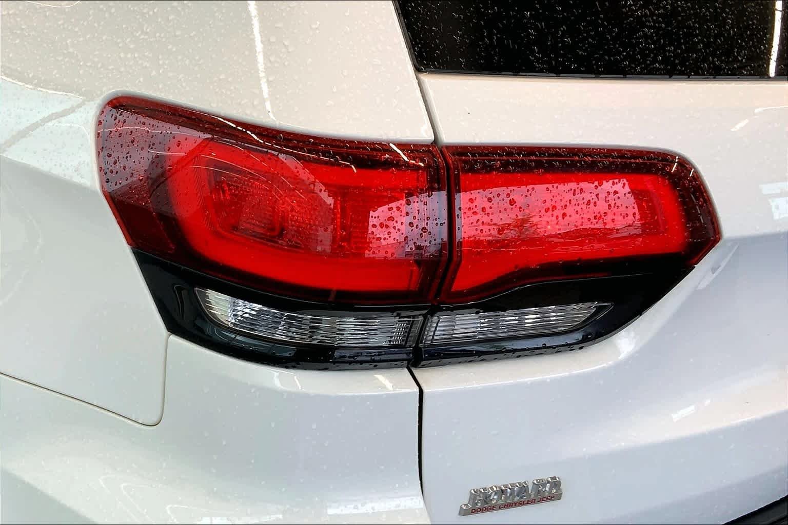 Used 2018 Bright White Clearcoat Jeep Altitude image 28