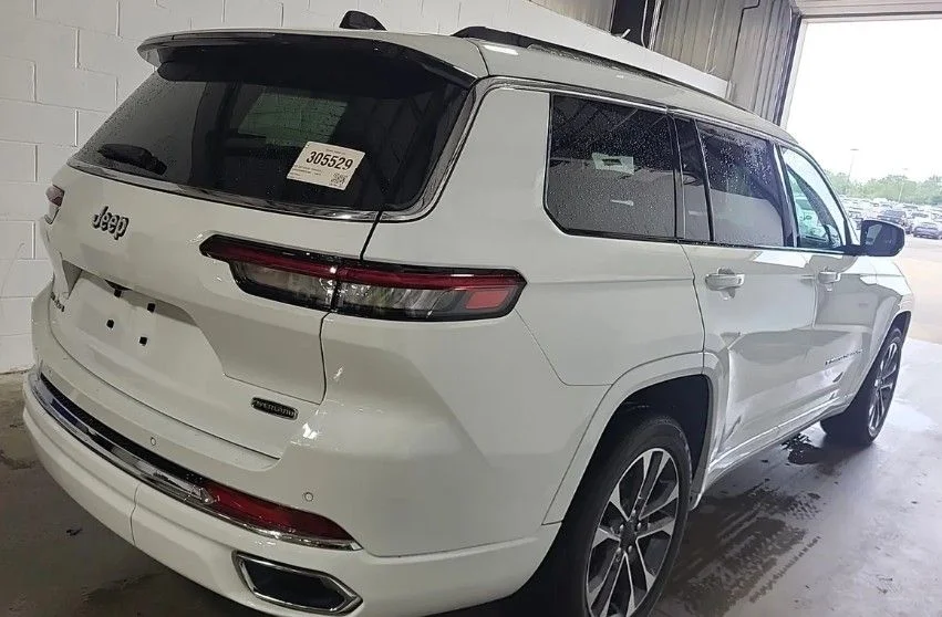 Used 2023 White Jeep Overland image 5