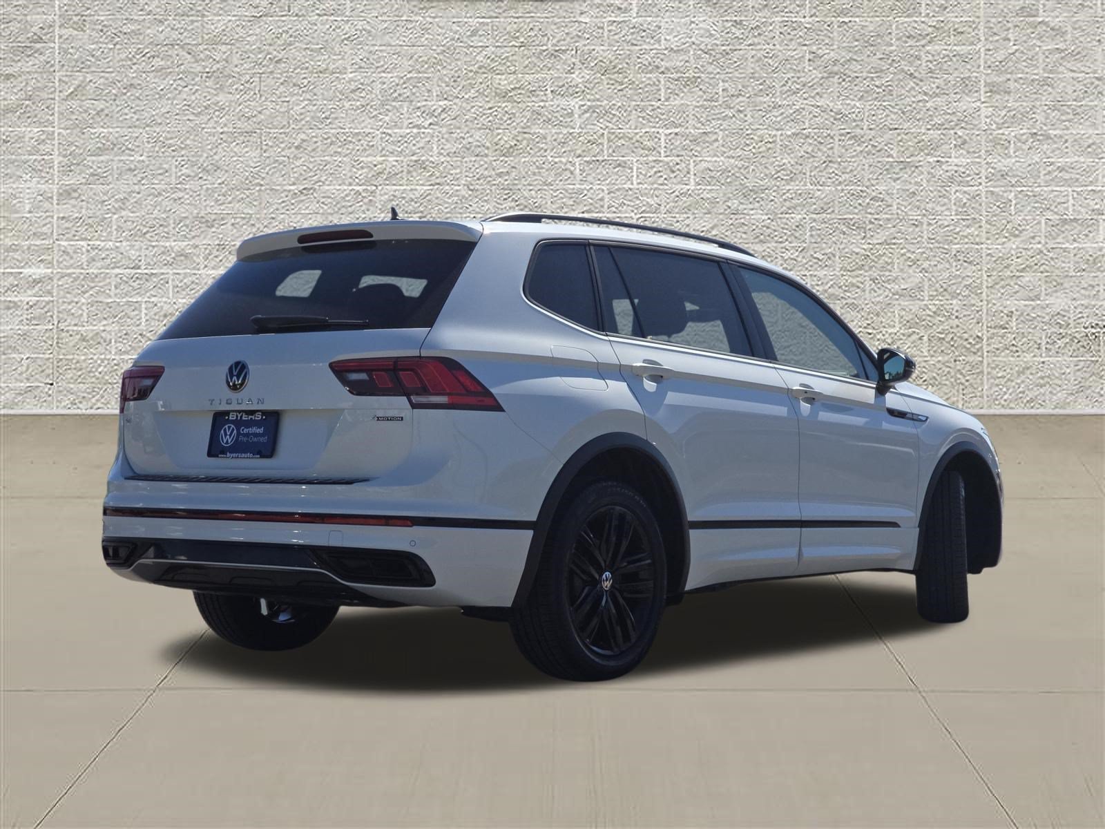 Certified Used 2022 Oryx White Pearl Volkswagen SE R-Line Black image 7