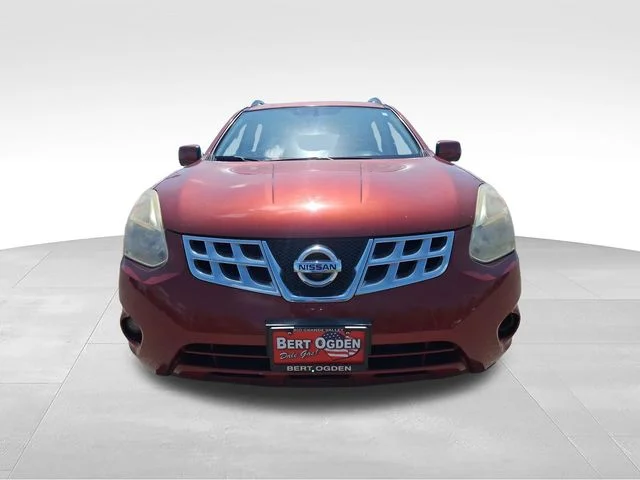 Used 2013 Red Nissan SL image 2