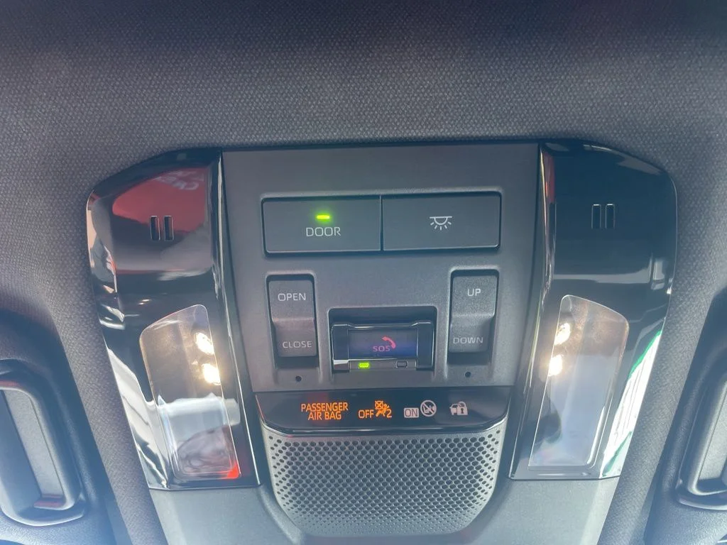 Used 2025  Toyota Base image 23