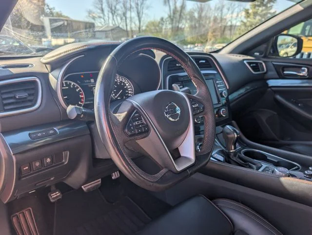 Used 2019 Orange Nissan Platinum image 8