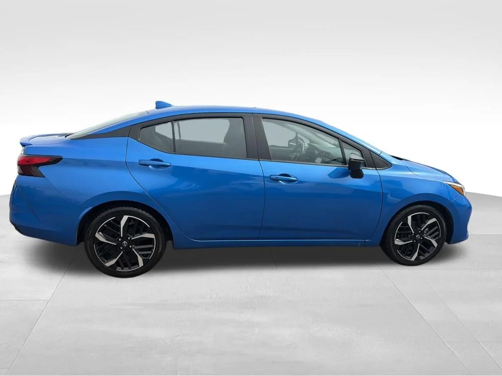 Used 2024 Blue Nissan 1.6 SR image 7