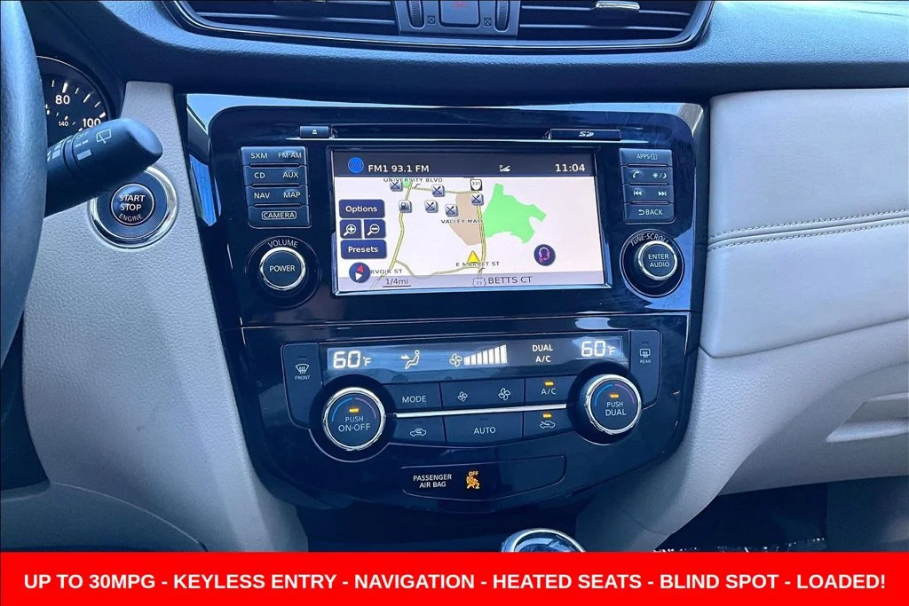 Used 2017 Orange Nissan SL image 18