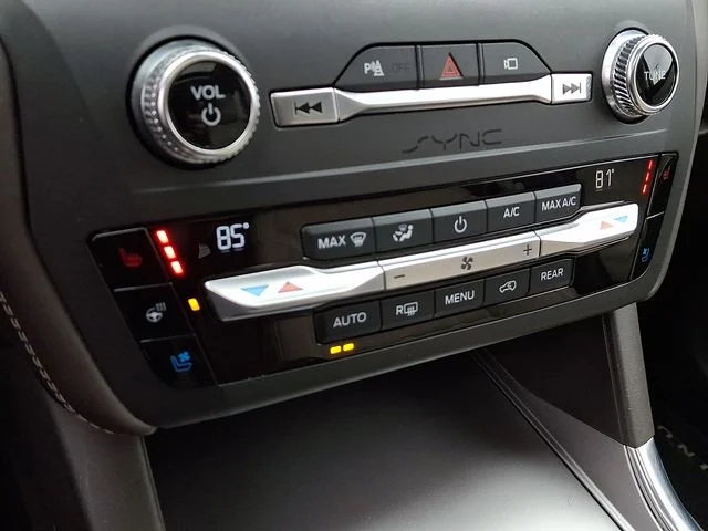 Used 2020 White Ford Platinum image 23