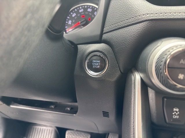 Used 2020 Midnight Black Metallic Toyota XLE image 26