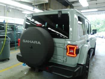 Used 2024 Earl Clearcoat Jeep Sahara image 4