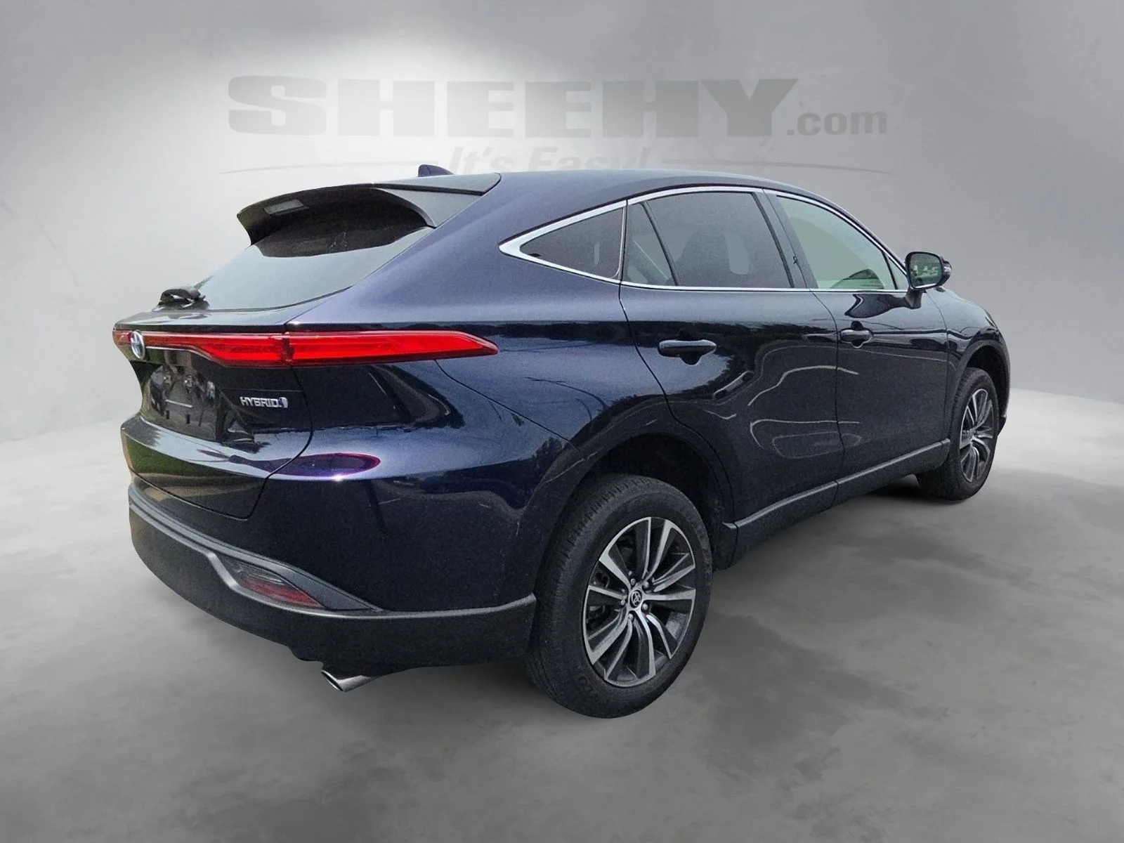 Used 2022  Toyota LE image 12