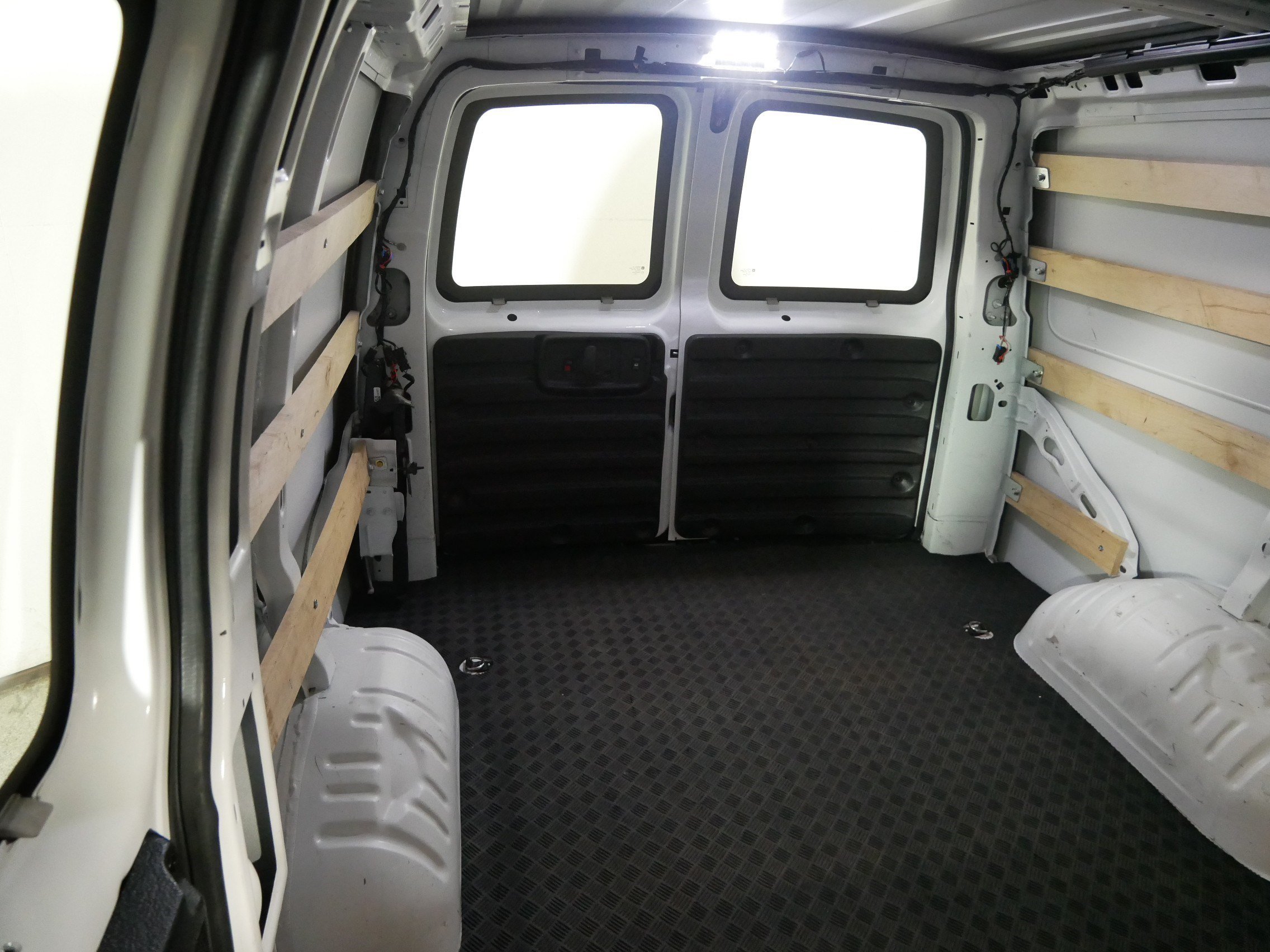Used 2025 Summit White Chevrolet WT image 13