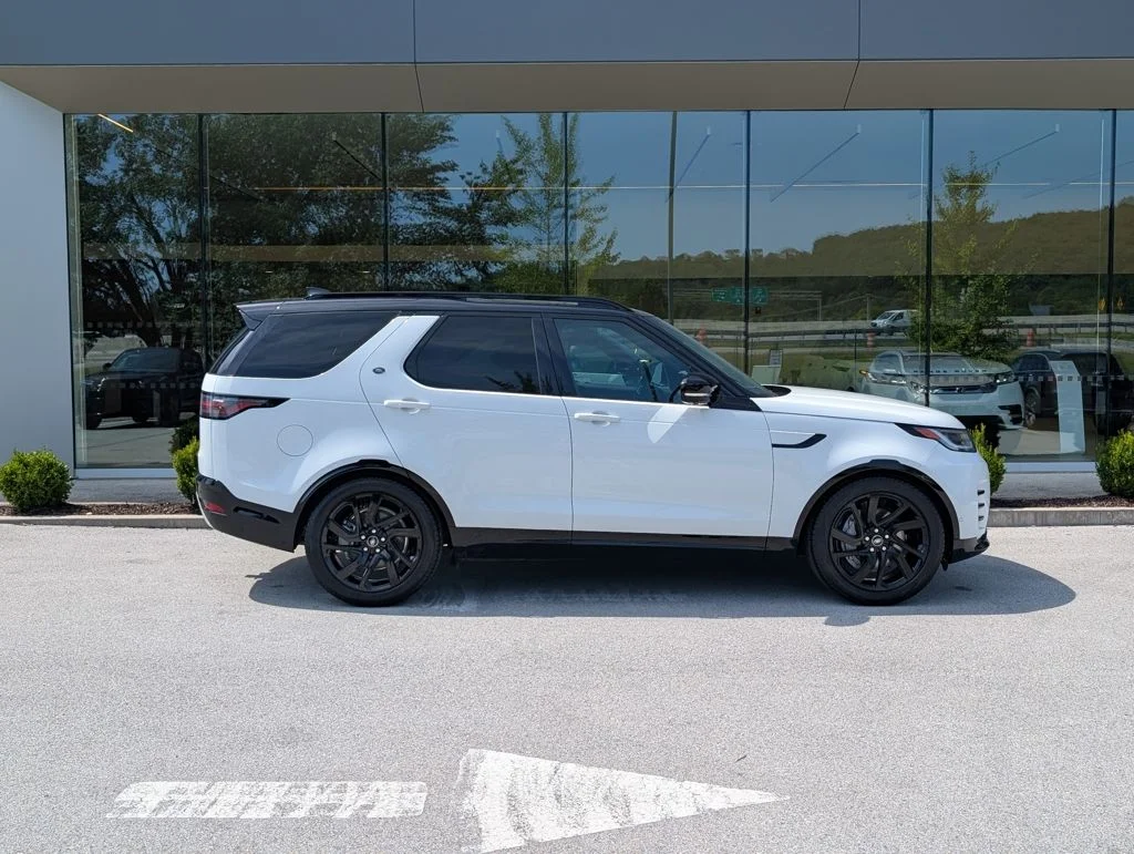Certified Used 2025 White Land Rover Dynamic SE image 8