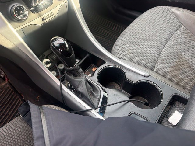 Used 2013 Gray Hyundai SE image 8